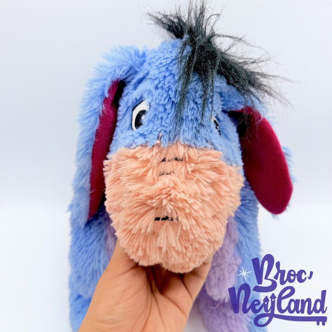 Peluche-Bourriquet-poils-longs-Disneyland-Paris-Disney-Winnie-ourson-âne-bleu-32-cm (1)
