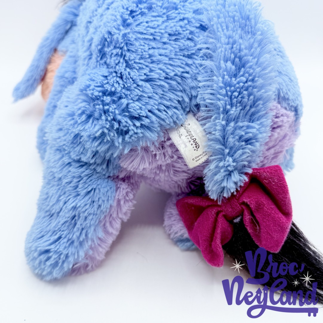 Peluche-Bourriquet-poils-longs-Disneyland-Paris-Disney-Winnie-ourson-âne-bleu-32-cm (5)