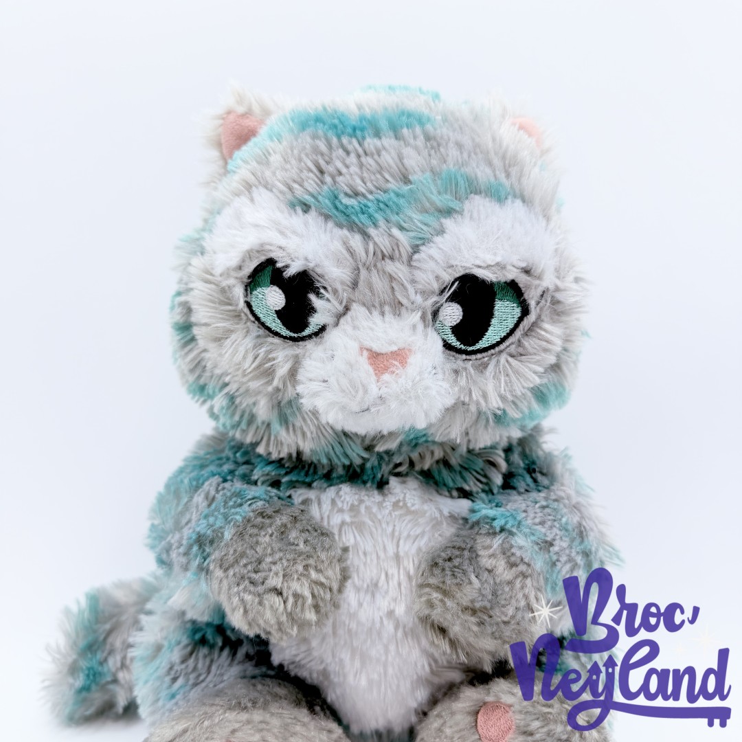 Peluche-Chat-Cheshire-Live-Action-Disneyland-2016-Disney-Alice-au-pays-des-merveilles-chat-bleu-gris-28-cm (2)