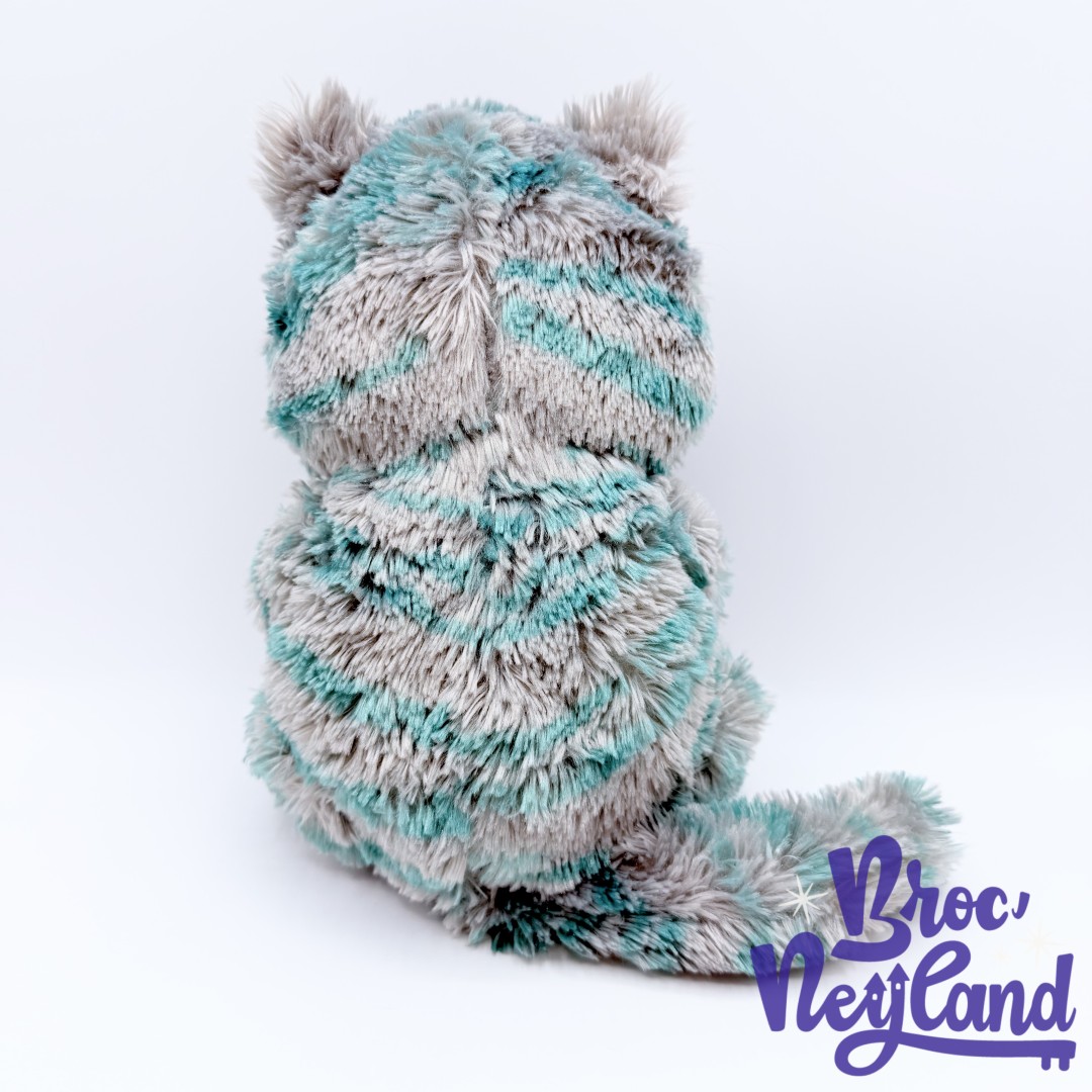 Peluche-Chat-Cheshire-Live-Action-Disneyland-2016-Disney-Alice-au-pays-des-merveilles-chat-bleu-gris-28-cm (5)