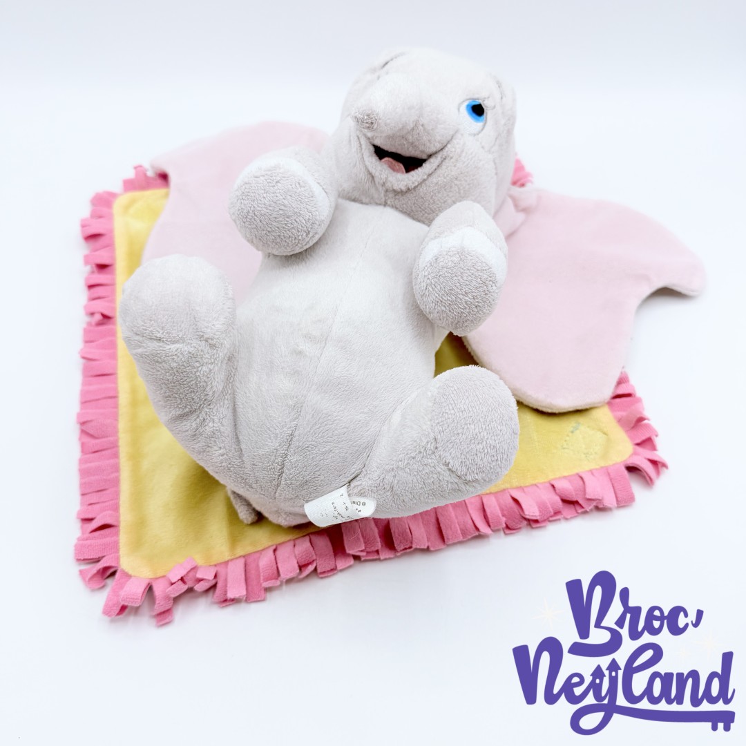 Peluche-Dumbo-éléphant-Disney-Babies-Disneyland-couffin-couverture-bleu-cirque (4)