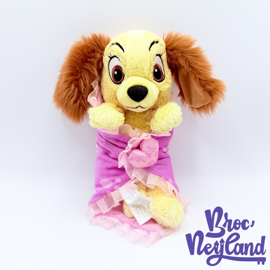 Peluche-Lady-La-Belle-et-le-Clochard-Disney-Babies-Disneyland-couffin-couverture-rose-coeur (3)