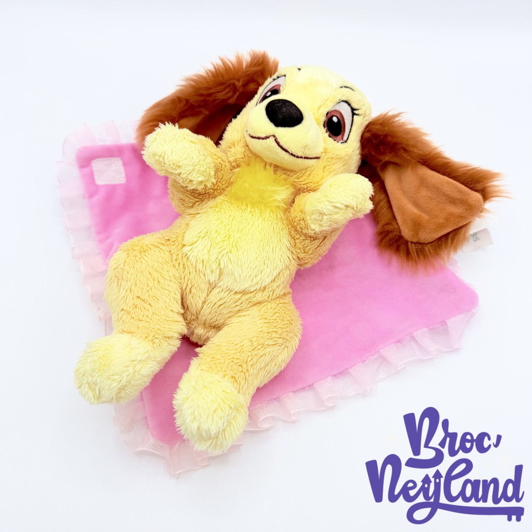 Peluche-Lady-La-Belle-et-le-Clochard-Disney-Babies-Disneyland-couffin-couverture-rose-coeur (2)