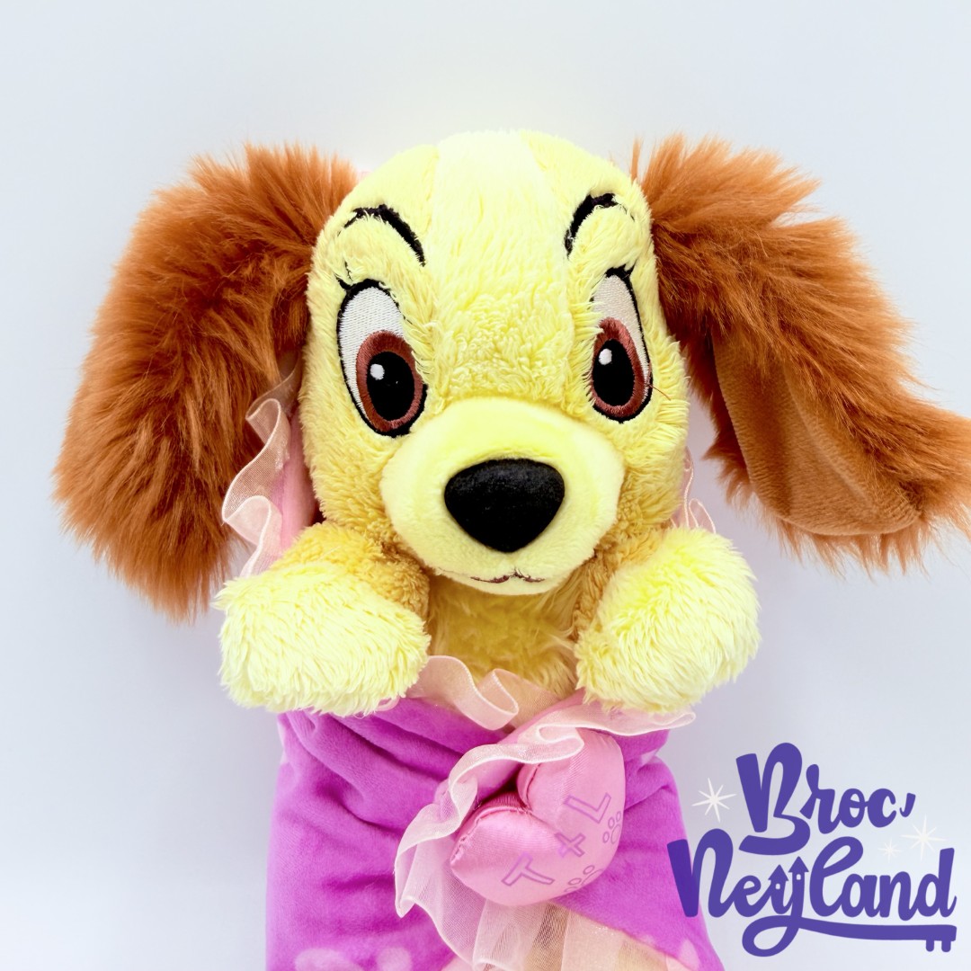 Peluche-Lady-La-Belle-et-le-Clochard-Disney-Babies-Disneyland-couffin-couverture-rose-coeur (1)