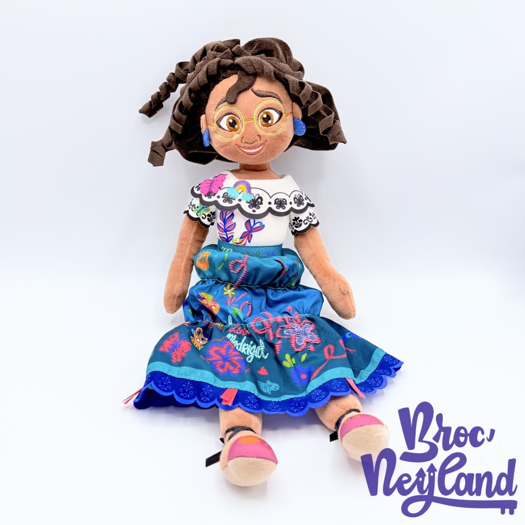 Poupée-chiffon-Mirabel-Madrigal-Encanto-Disney-Store-2022-peluche-48-cm (2)