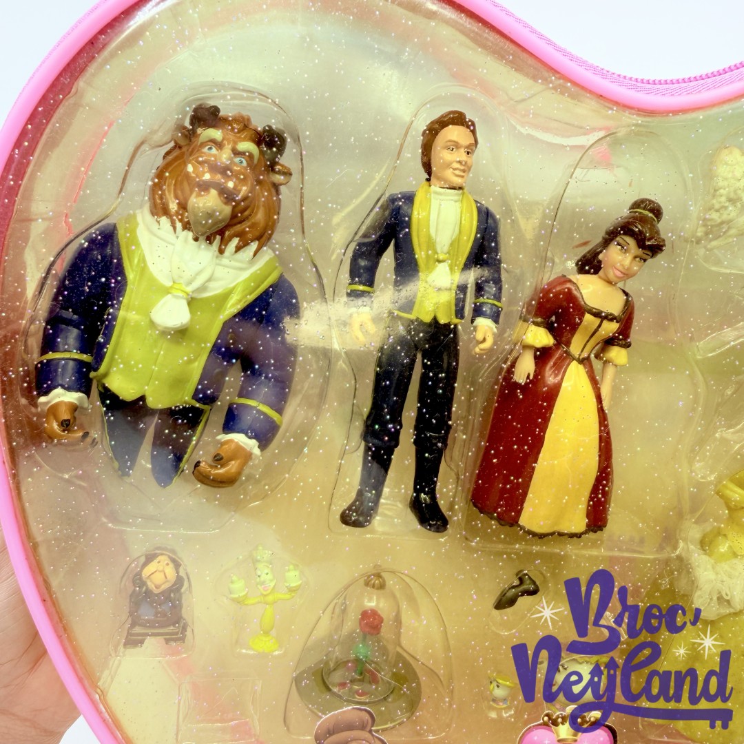 Coffret-figurine-Belle-La-Belle-et-la-Bête-Princess-Playset-Disney-Store-coeur-poupée-à-habiller (5)