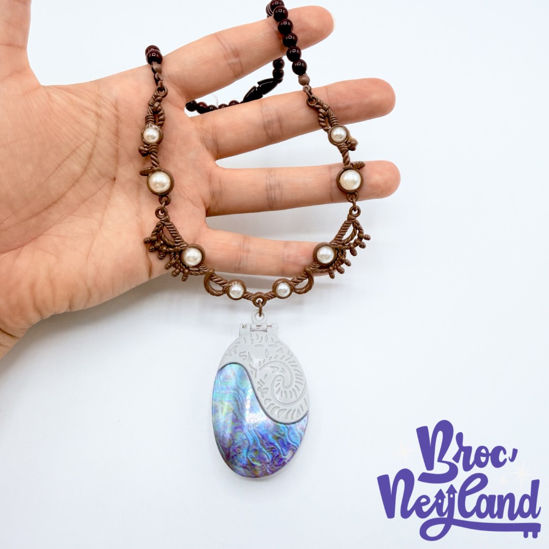 Collier-Vaiana-Musical-Disney-Store-bijoux-accessoire-déguisement-sonore (1)