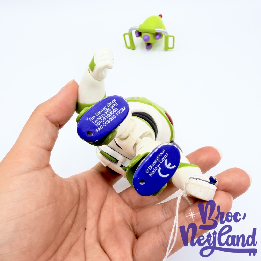 Figurine-Buzz-eclair-articulée-ToyBox-Disney-Store-2019-Toy-Story-4-pistolet-12-cm (1)