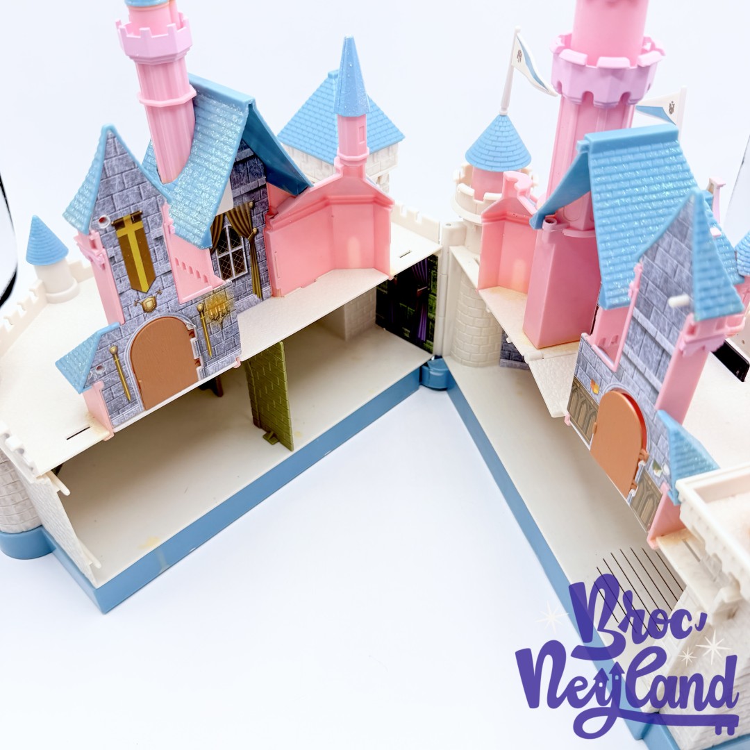 Jouet-Château-des-Princesses-Disneyland-Disney-Sleeping-Beauty-Castle-Playset-sonore-figurines (16)