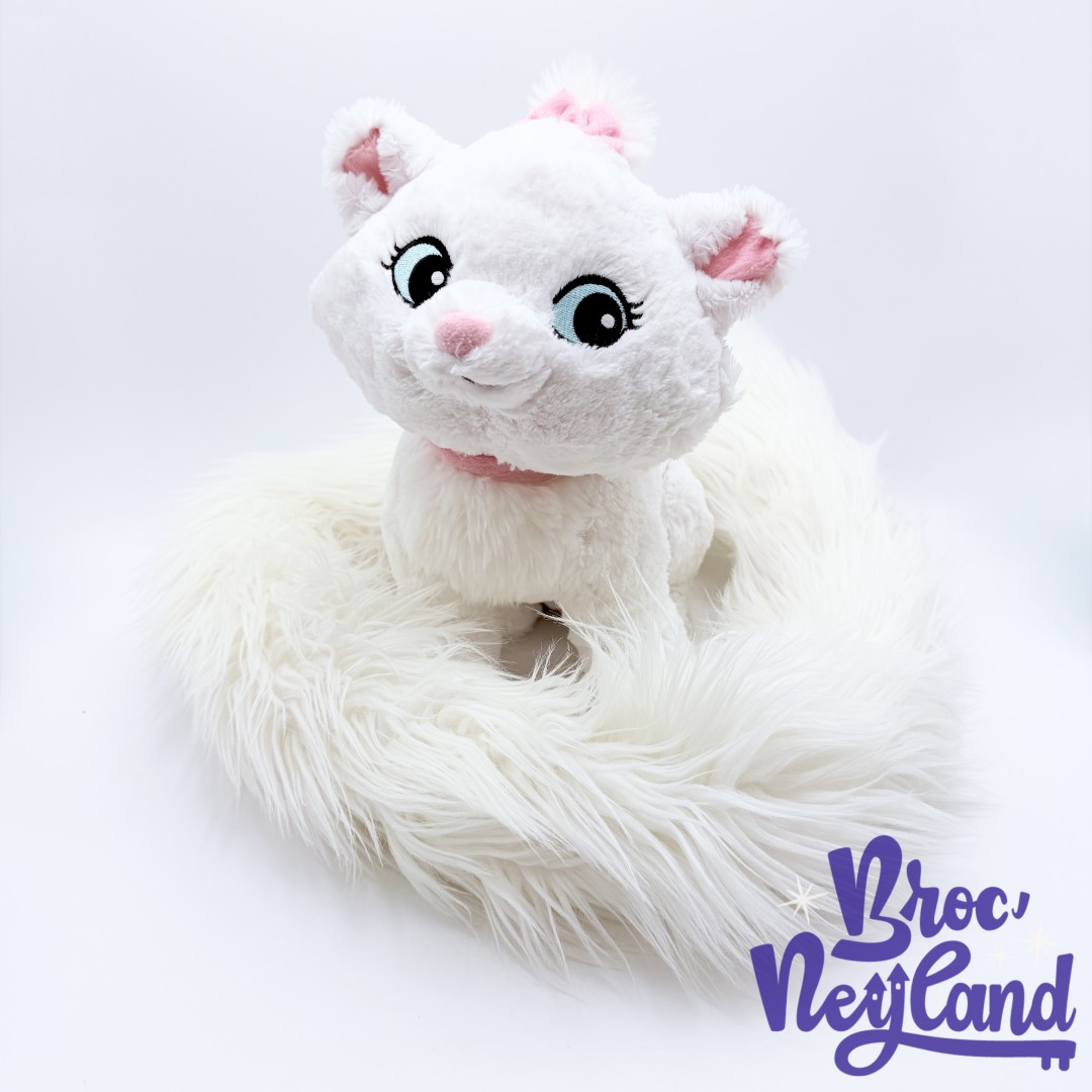 Peluche-Marie-Long-Tail-Disney-Parks-2017-Disneyland-Les-Aristochats-chat-blanc-longue-queue (2)