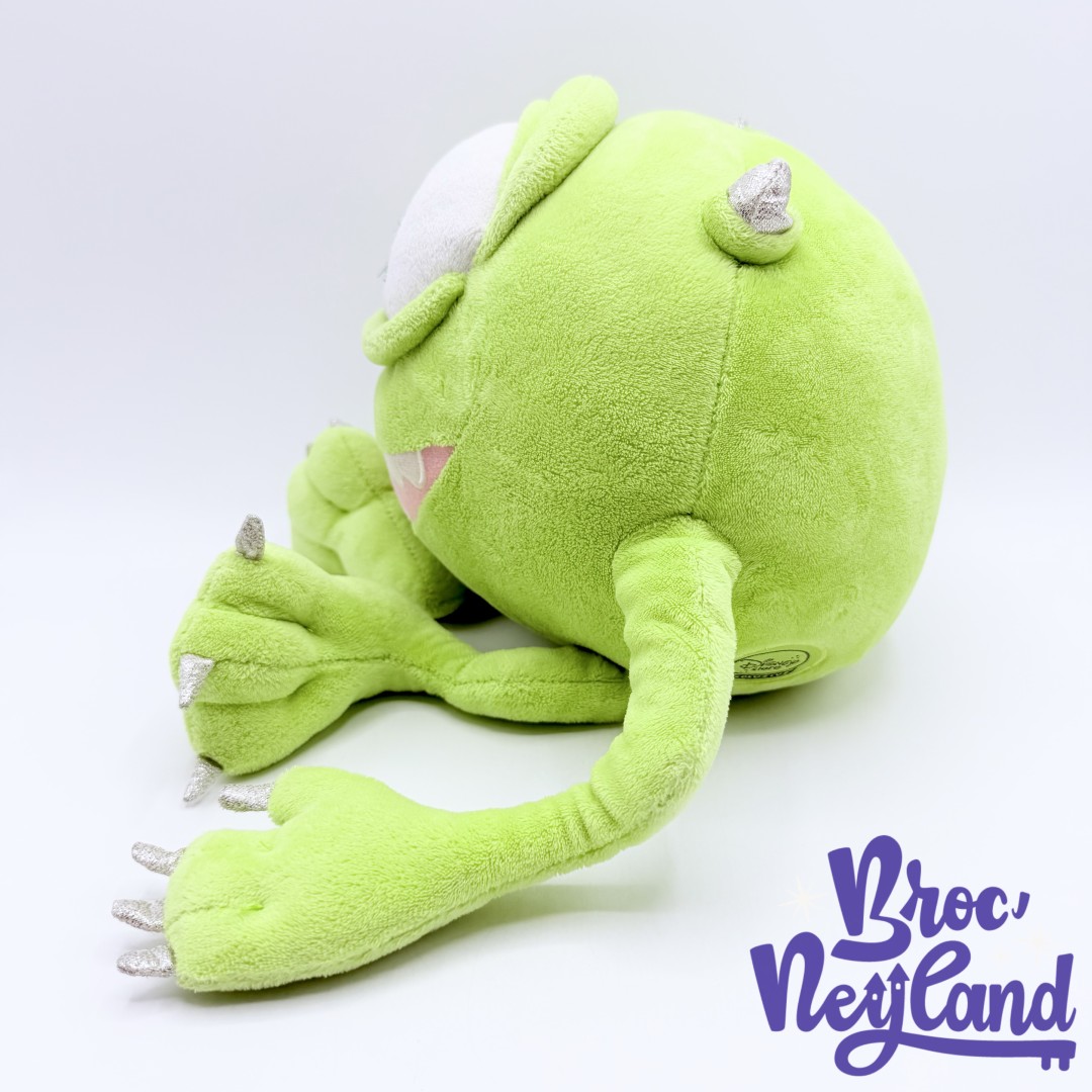 Peluche-Bob-Razowski-Disney-Store-Exclusive-Monstres-et-Cie-vert-oeil-écusson-35-cm (6)
