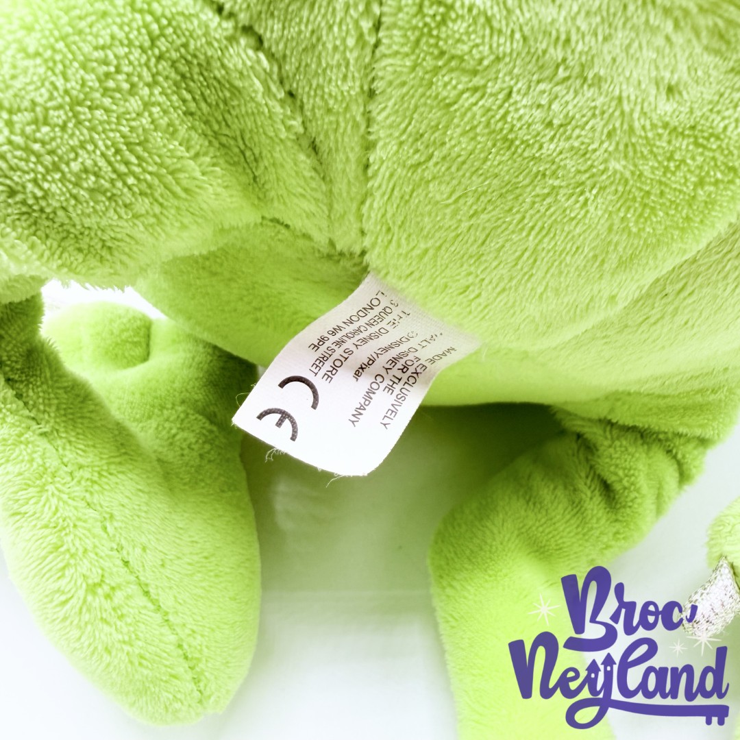 Peluche-Bob-Razowski-Disney-Store-Exclusive-Monstres-et-Cie-vert-oeil-écusson-35-cm (1)
