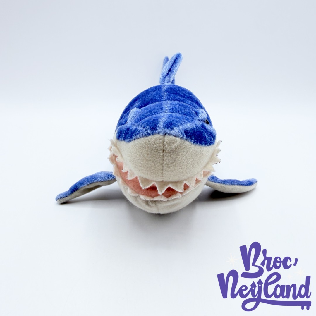 Peluche-Bruce-requin-Le-monde-de-Nemo-Disney-Nicotoy-bleu-26-cm (3)