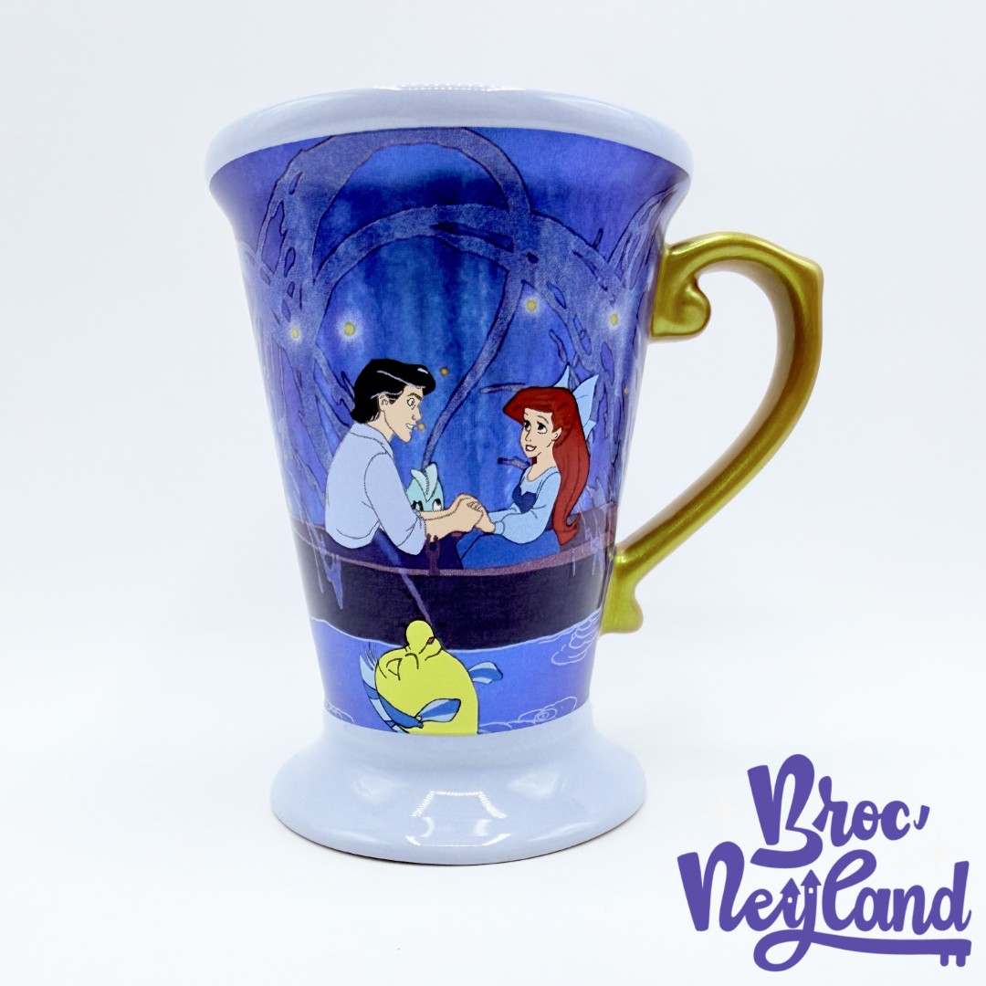 Tasse-La-Petite-Sirène-Kiss-the-Girl-Disney-Store-2020-mug-bleu-barque (3)