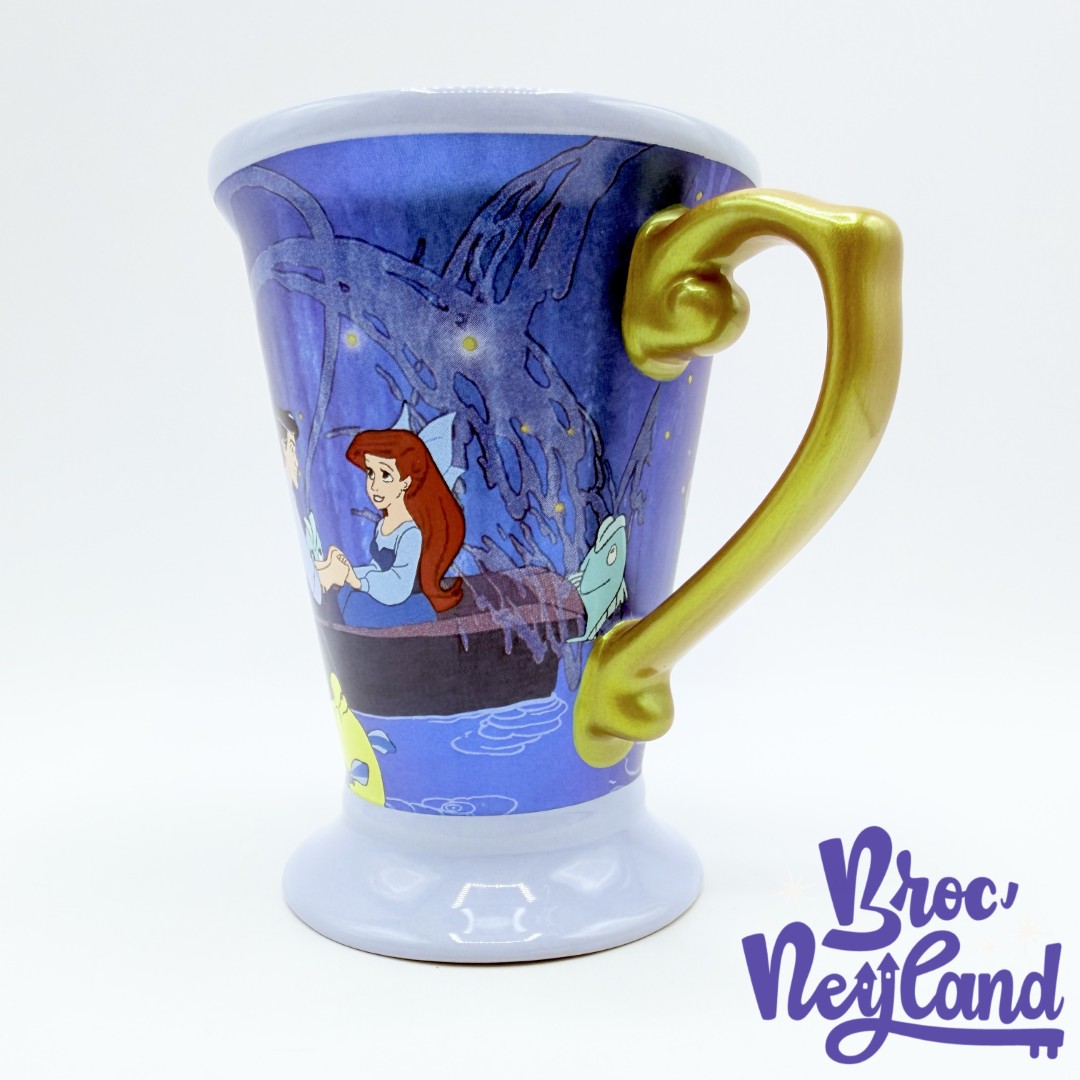 Tasse-La-Petite-Sirène-Kiss-the-Girl-Disney-Store-2020-mug-bleu-barque (5)