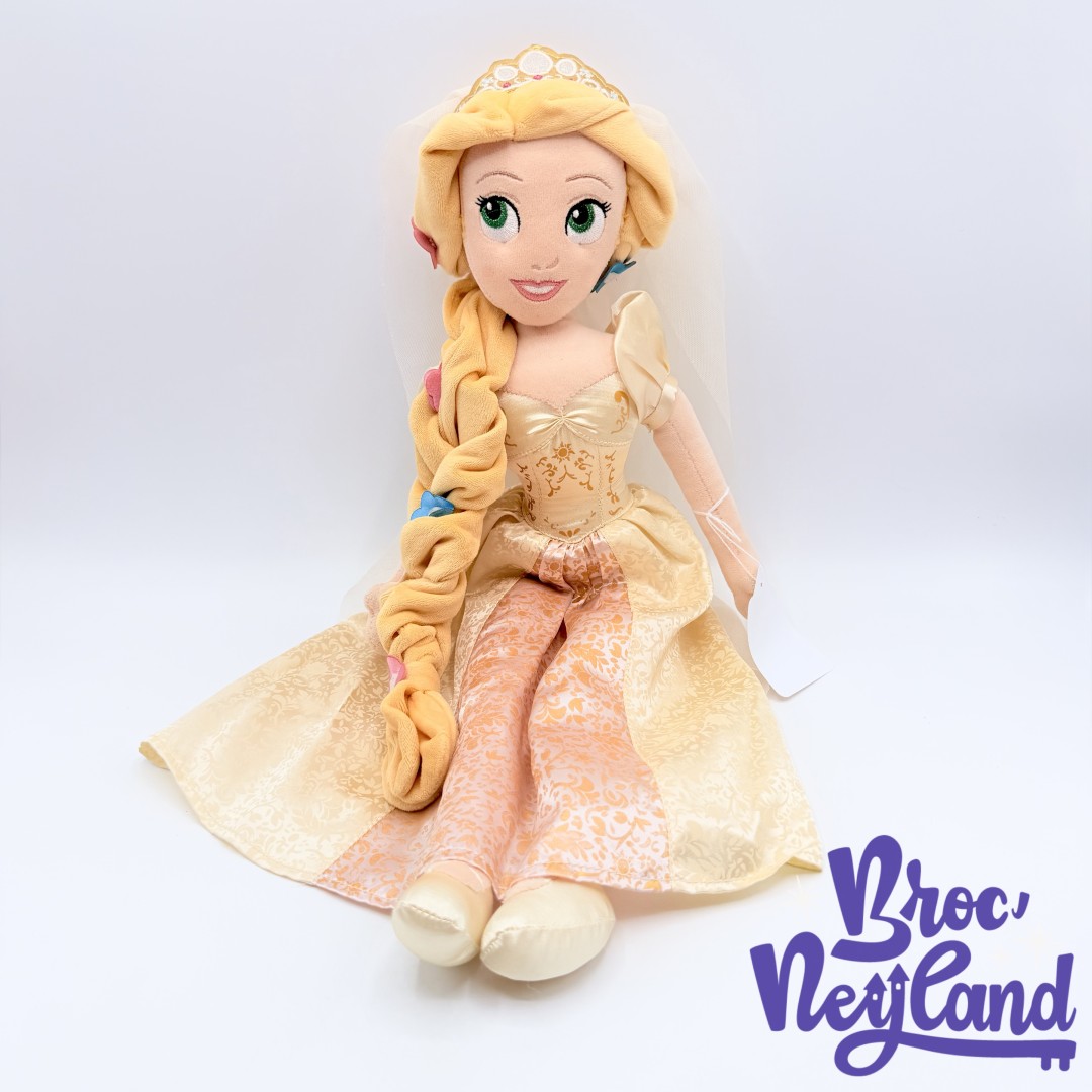 Poupée-chiffon-Raiponce-mariée-Disney-Store-2017-peluche-princesse-mariage-fleurs-55-cm (2)