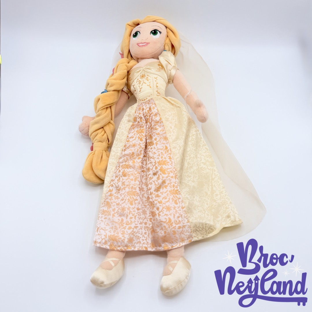 Poupée-chiffon-Raiponce-mariée-Disney-Store-2017-peluche-princesse-mariage-fleurs-55-cm (3)