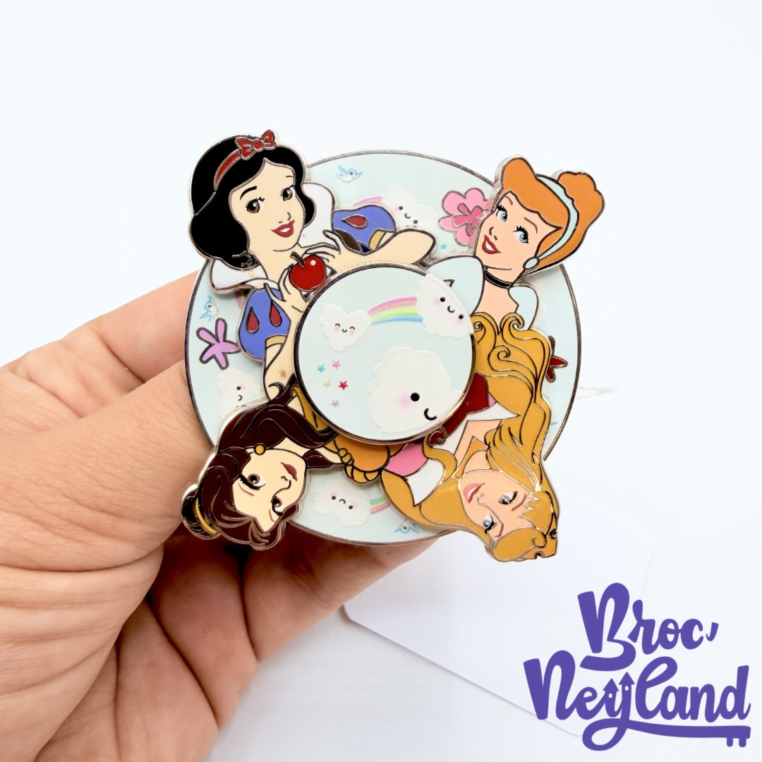 Pin-Spinner-Princesses-Opening-Edition-Disneyland-Paris-2022-Aurore-Cendrillon-Belle-Blanche-Neige-148840 (2)