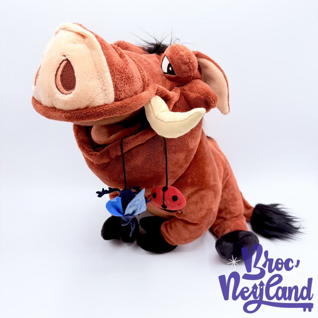 Peluche-Pumbaa-insectes-Disneyland-Resort-Paris-Disney-Le-Roi-Lion-phacochère-marron-47-cm (5)