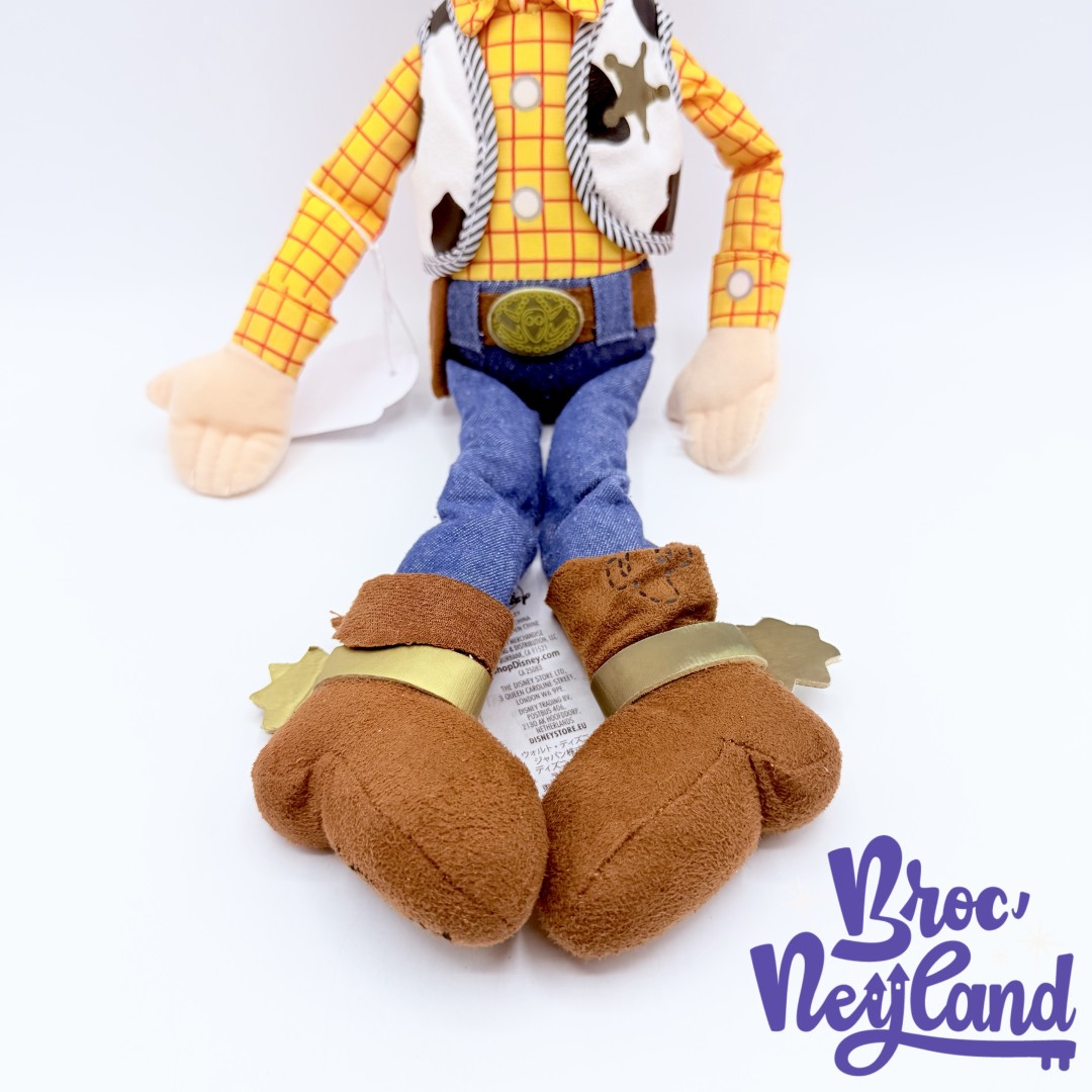 Peluche-Woody-Toy-Story-Disney-Store-2019-poupée-chiffon-cow-boy-chapeau-47-cm (4)