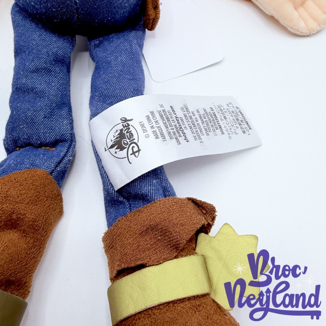 Peluche-Woody-Toy-Story-Disney-Store-2019-poupée-chiffon-cow-boy-chapeau-47-cm (6)