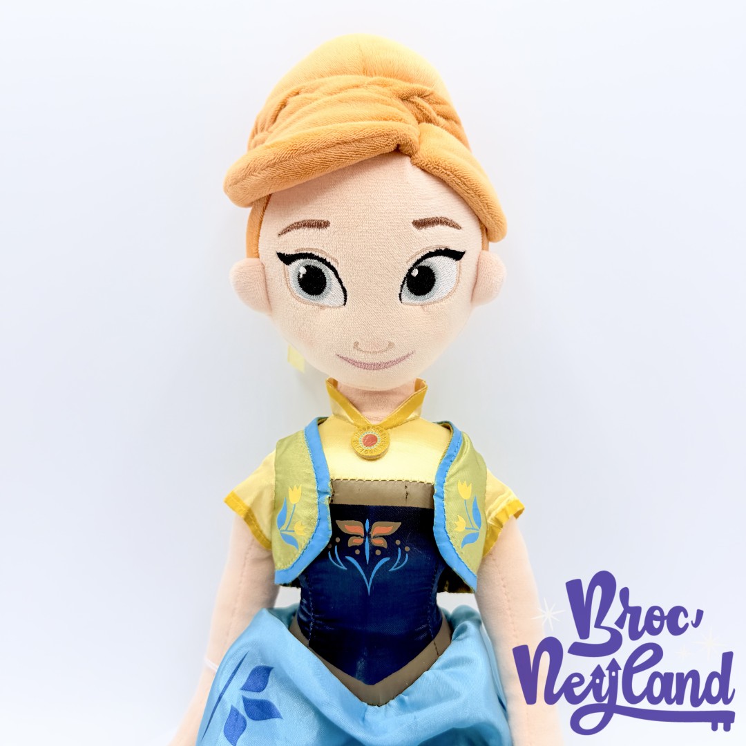 Poupée-chiffon-Anna-La-Reine-des-Neiges-Une-Fête-Givrée-Disney-Collections-peluche-tournesols-55-cm (5)