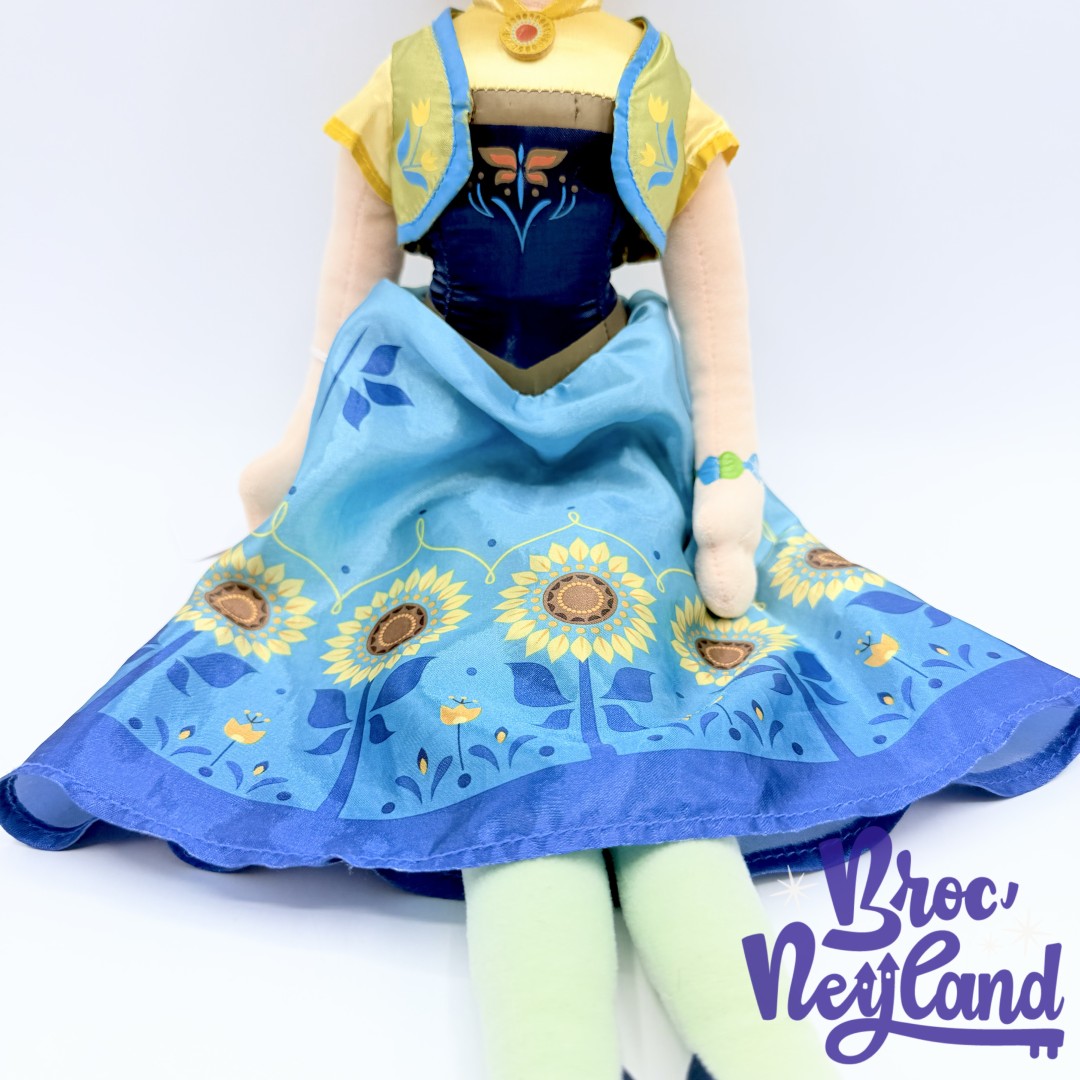 Poupée-chiffon-Anna-La-Reine-des-Neiges-Une-Fête-Givrée-Disney-Collections-peluche-tournesols-55-cm (4)
