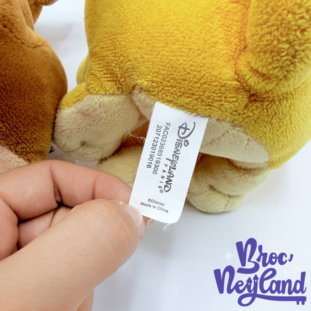 Peluches-Simba-Nala-Bisous-Le-Roi-Lion-Disneyland-Paris-2019-disney-aimant-magnétique-26-cm (2)