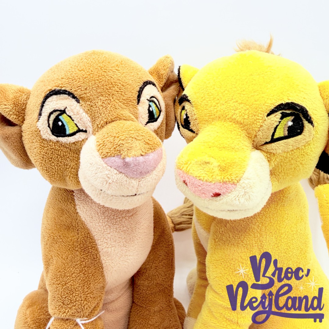 Peluches-Simba-Nala-Bisous-Le-Roi-Lion-Disneyland-Paris-2019-disney-aimant-magnétique-26-cm (4)