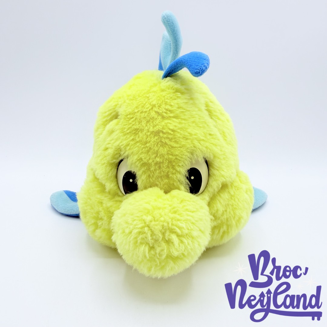 Peluche-Polochon-La-Petite-Sirène-Disneyland-Disney-poisson-jaune-bleu-vintage-26-cm (1)