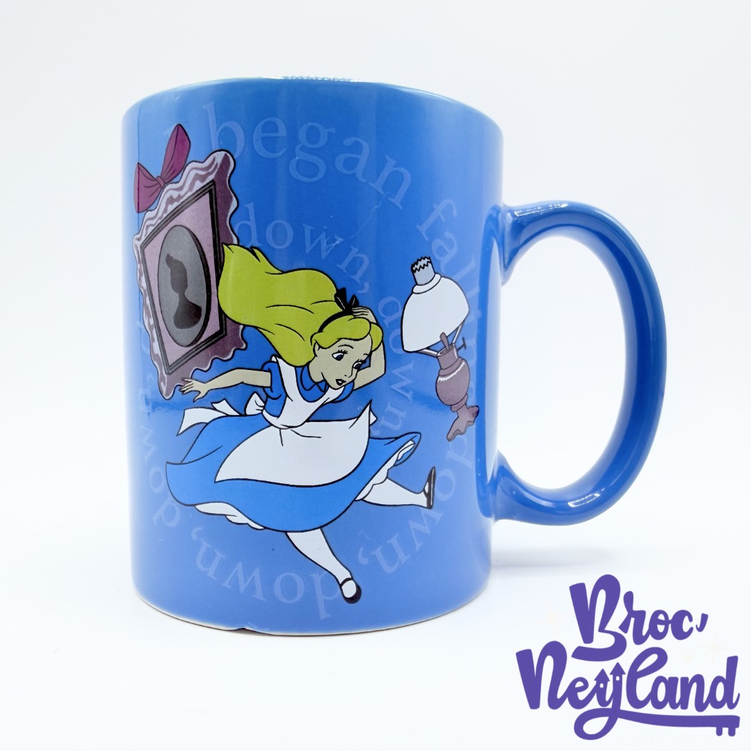 Tasse-Alice-au-Pays-des-Merveilles-Treasury-of-Classic-Tales-Disney-classics-ABYstyle-mug-bleu (3)