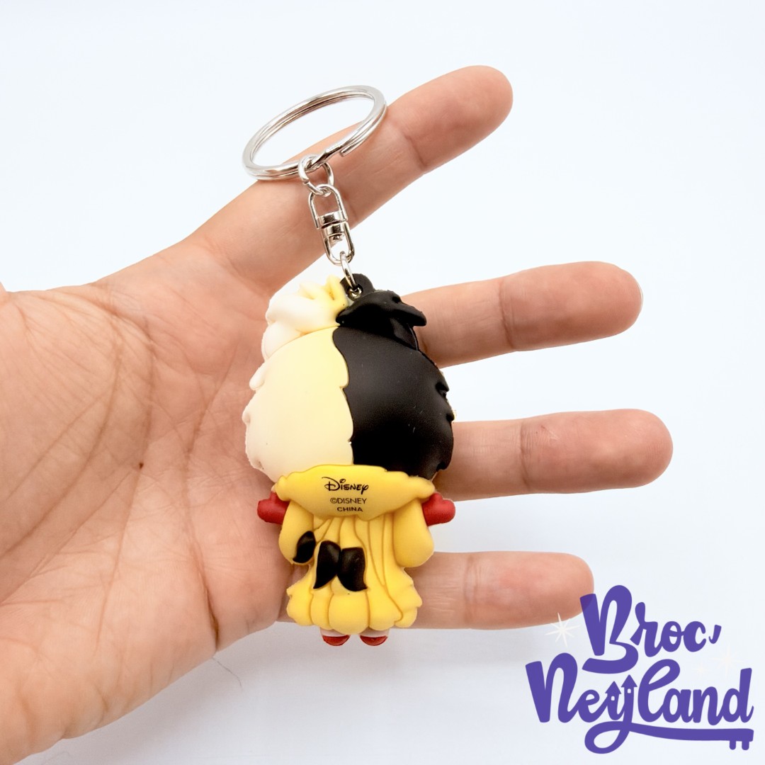 Porte-clés-Cruella-Enfer-Les-101-Dalmatiens-Disneyland-Disney-figurine-plastique-villain (2)