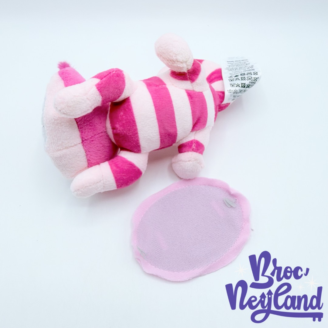 Peluche-épaule-Chat-Cheshire-Disney-Parks-Disneyland-Alice-au-Pays-des-Merveilles-chat-rose-peluche-aimantée-18-cm (5)