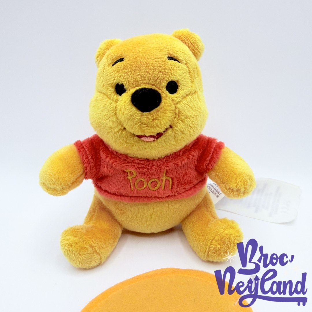 Peluche-épaule-Winnie-ourson-Disney-Parks-Disneyland-ours-jaune-peluche-aimantée-12-cm (4)