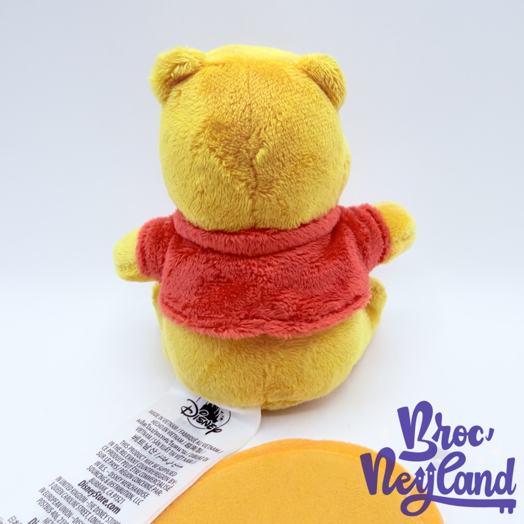 Peluche-épaule-Winnie-ourson-Disney-Parks-Disneyland-ours-jaune-peluche-aimantée-12-cm (3)