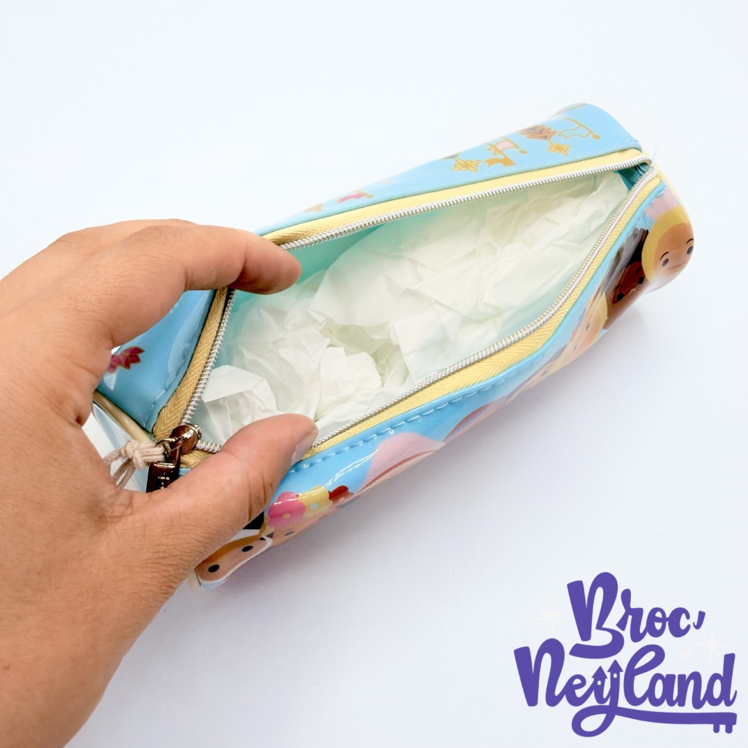 Trousse-Its-a-Small-World-Disneyland-Paris-Disney-attraction-stylos-crayons (6)