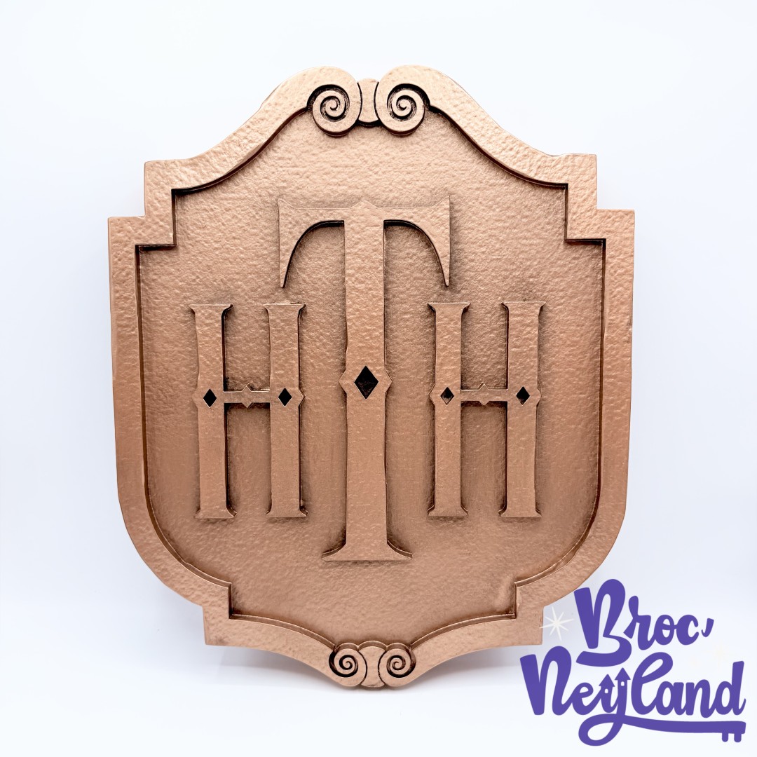 Plaque-The-Hollywood-Tower-Hotel-HTH-Disneyland-Paris-2023-Disney-attraction-logo-décoration (4)