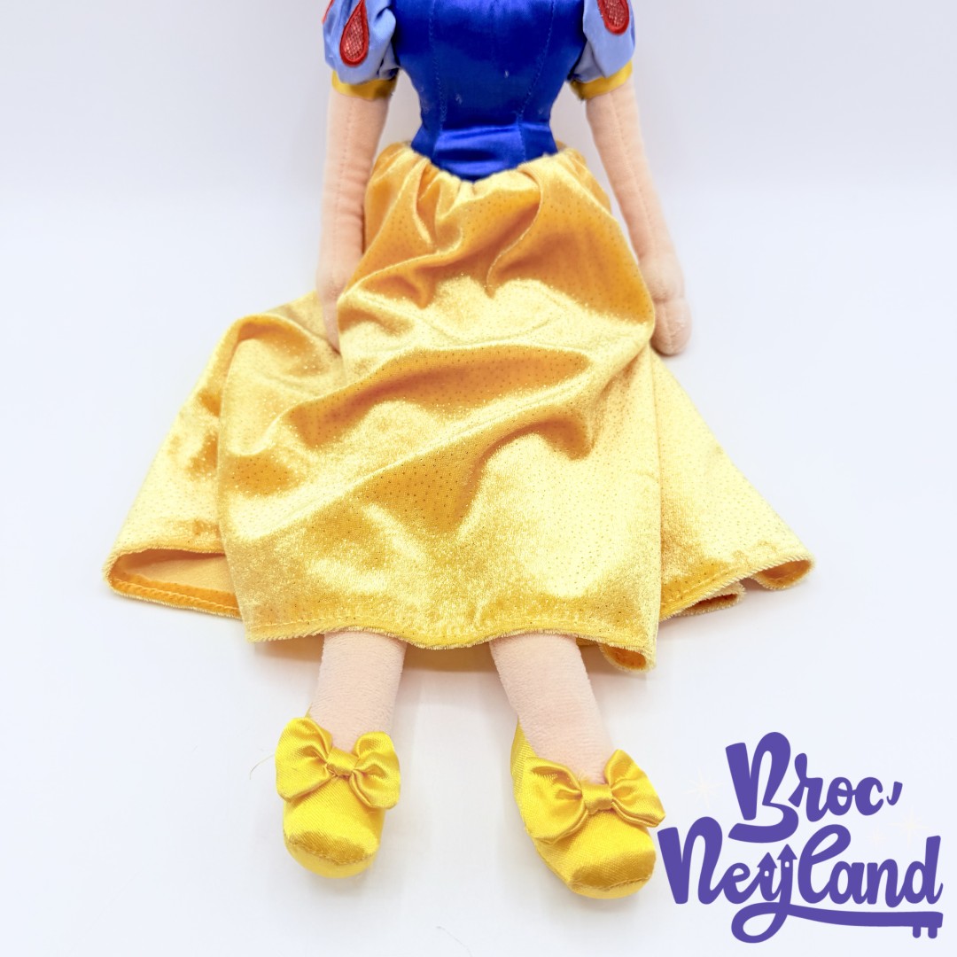 Poupée-Chiffon-Blanche-Neige-Disney-Parks-Disneyland-2015-peluche-princesse-robe-velours-52-cm (3)