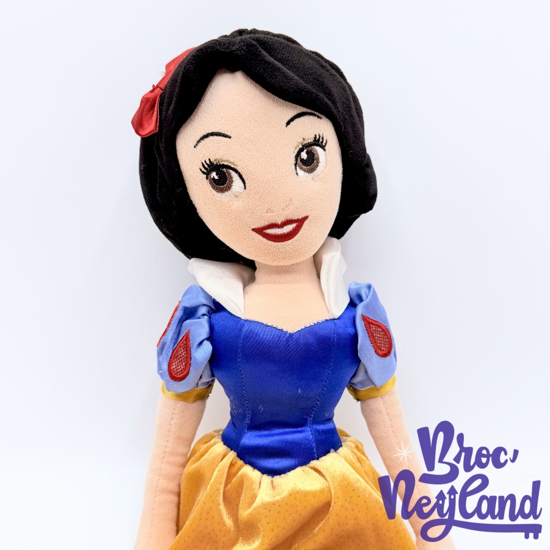Poupée-Chiffon-Blanche-Neige-Disney-Parks-Disneyland-2015-peluche-princesse-robe-velours-52-cm (4)