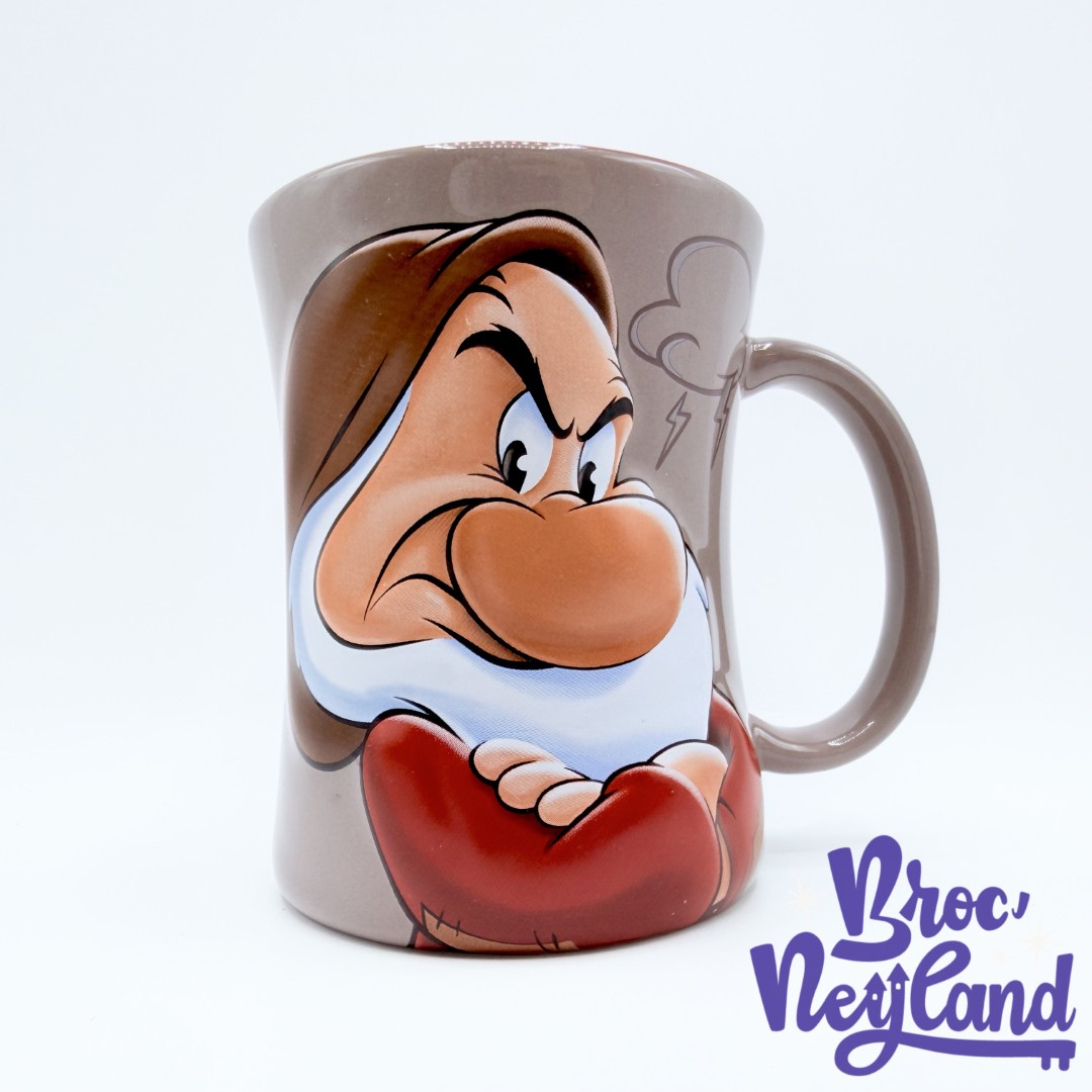 Tasse-Grincheux-Portrait-Disneyland-Paris-mug-Disney-Nain-Blanche-Neige-marron-rouge (3)