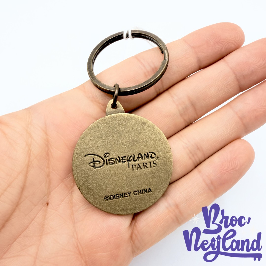Porte-clés-métal-Médaillon-Pirates-des-Caraïbes-Disneyland-Paris-Disney-tête-de-mort (2)
