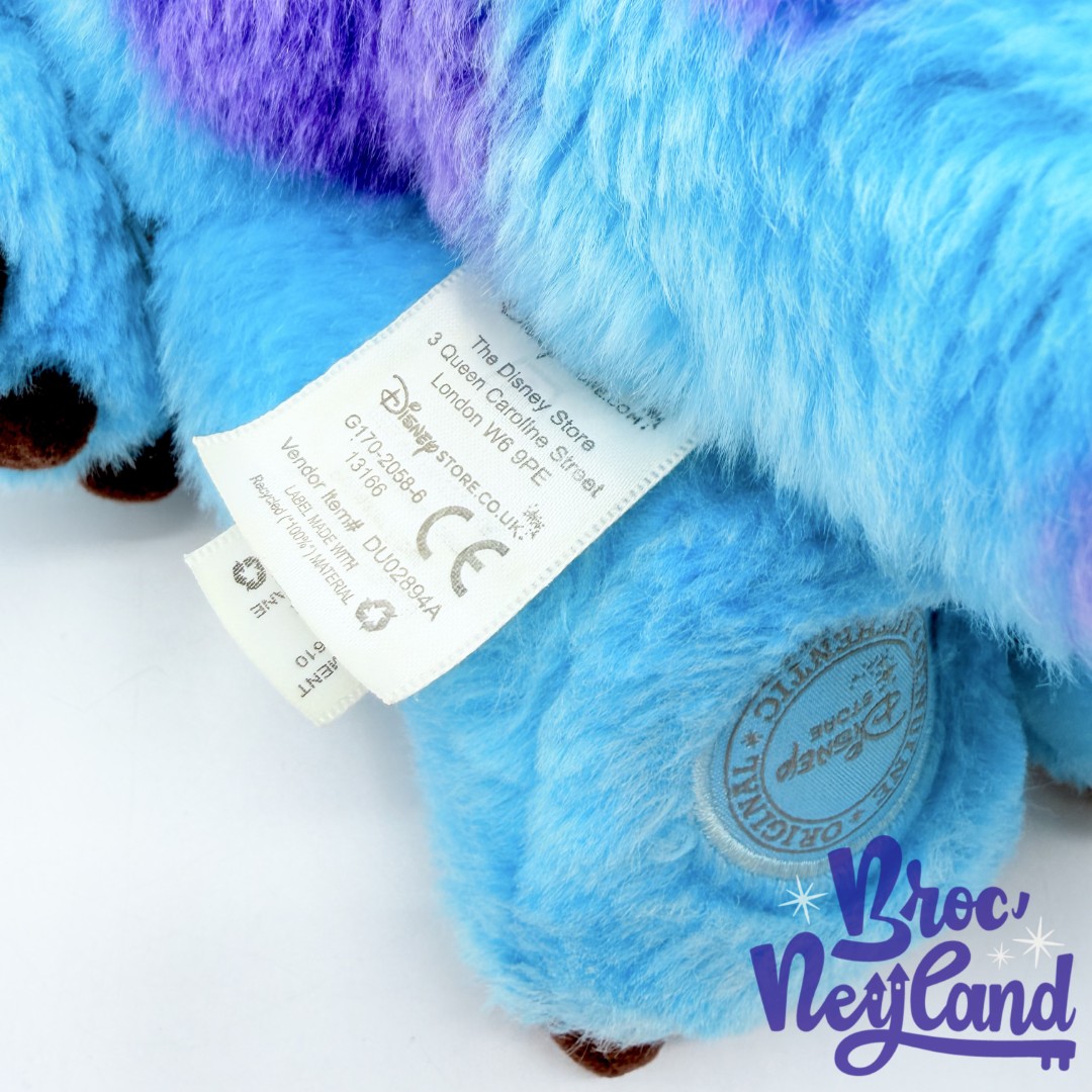 Peluche-Sulli-Monstres-et-Cie-Disney-Store-Sully-monstre-bleu-violet-écusson-40-cm (5)
