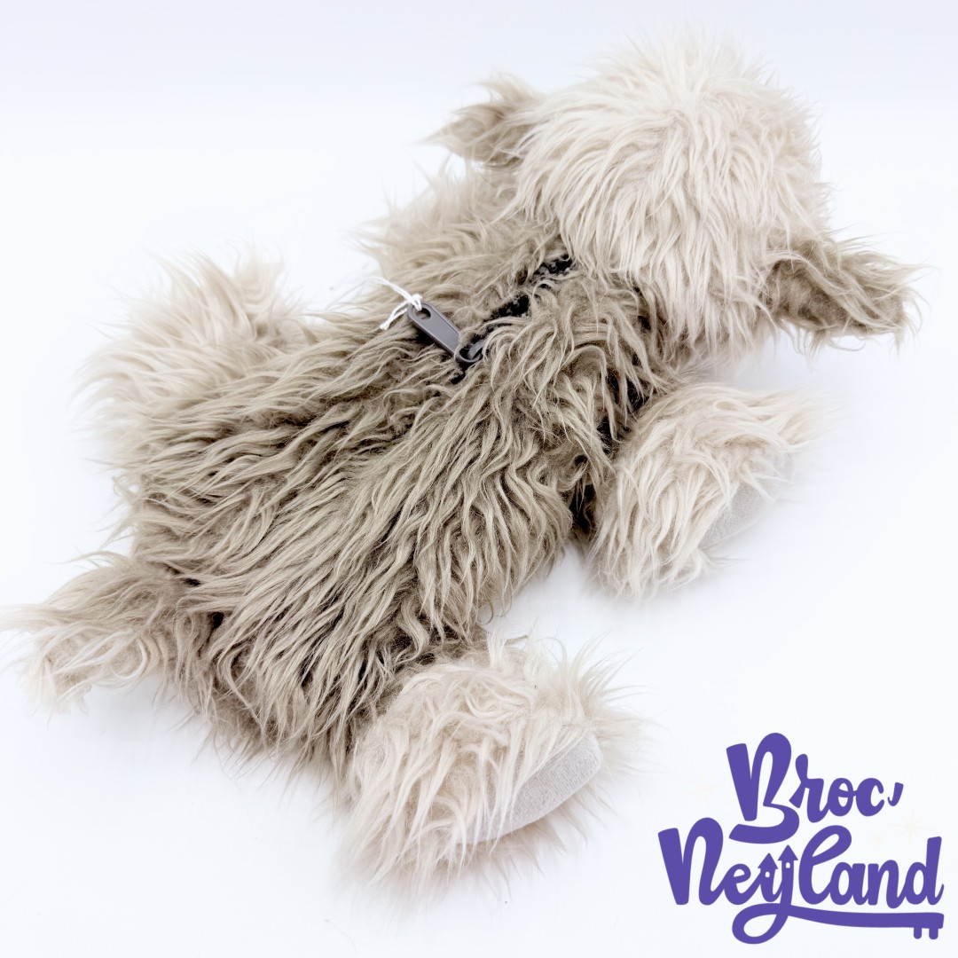 Trousse-Max-Chien-La-Petite-Sirène-Disney-Store-peluche-gris-28-cm (6)