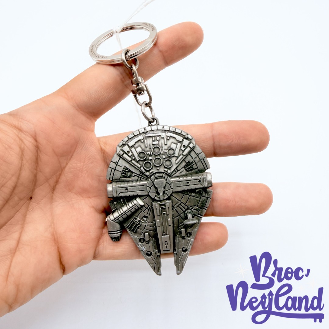 Porte-clés-Millennium-Falcon-Star-Wars-Disneyland-Paris-Disney-métal-vaisseau-gris (5)