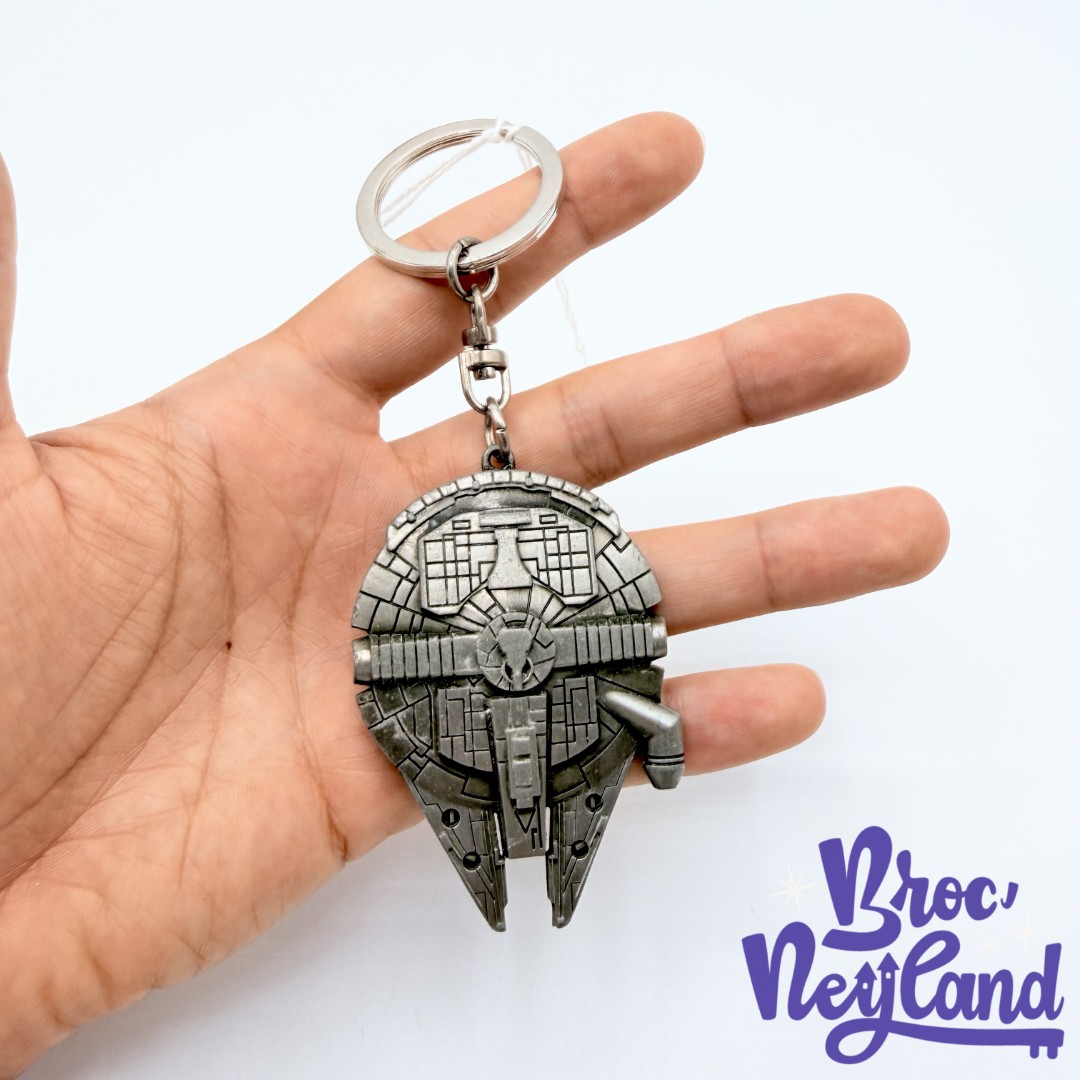 Porte-clés-Millennium-Falcon-Star-Wars-Disneyland-Paris-Disney-métal-vaisseau-gris (3)