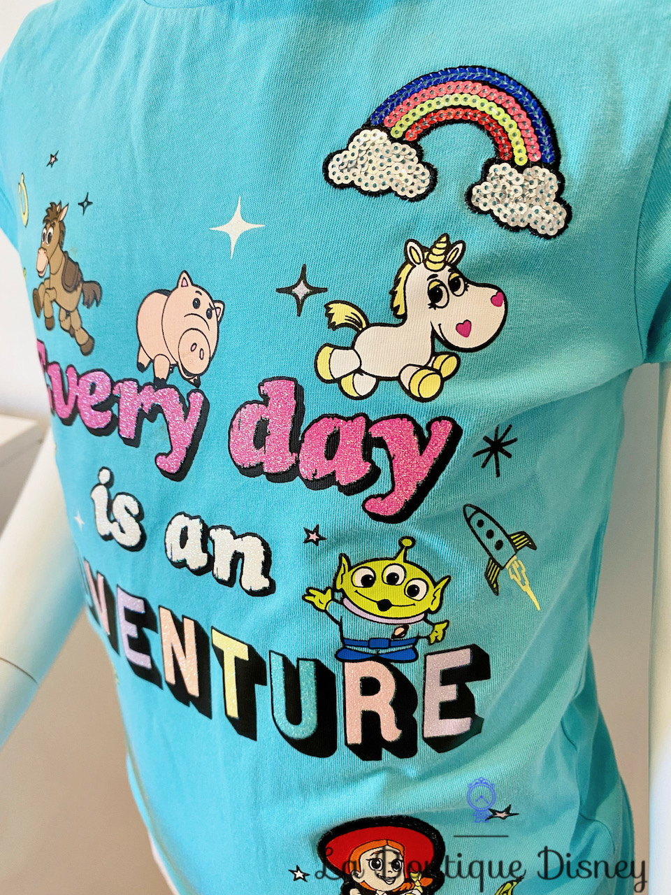 tee-shirt-toy-story-disney-store-every-day-is-an-adventure (4)