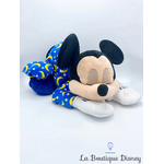 peluche-mickey-mouse-dort-dodo-disney-parks-disneyland-nuit-couché-1