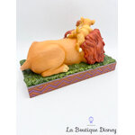 Figurine-Showcase-Fathers-Pride-Le-roi-lion-Disney-Tradition-Collection-Jim-Shore-6000972-Simba-Mufasa