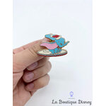 Pin-Santa-Dumbo-on-Ice-Cast-Trade-Only-disneyland-Paris-Cast-Lanyard-Series-2-Dumbo-glace-patinoire-2005-43421