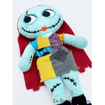 peluche-sally-étrange-noel-mr-jack-disney-parks-disneyland-couture-cicatrice-cheveux-rouge-1